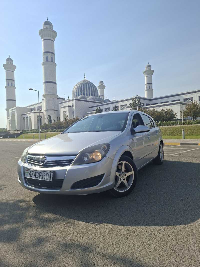 Үшеуі басқа біреудің әйелін сиқытады